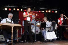 Die Alder Buebe an der 1.August-Feier auf dem Landsgemeindeplatz in Zug. (Bild: Werner Schelbert / Neue ZZ)