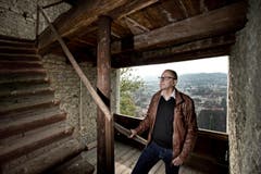 «Im Innern sieht der Luegislandtrum noch genau so aus, wie ihn die Handwerker im 14. Jahrhundert zurückgelassen haben», erklärt Kantonsarchäologe Jürg Manser. (Bild: Pius Amrein / Neue LZ)