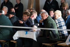 Gemütliches Beisammensein auf dem Stierenmarktareal. (Bild: Roger Zbinden / Neue ZZ)