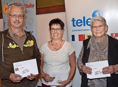 Die Sieger von Schüpfheim (1.–3. Platz): Stefan Schindelholz (links), Margrit Hurni und Berta Schmid. (Bild: Claudia Surek)
