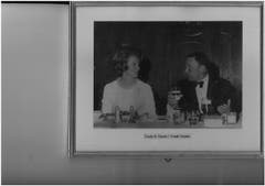 ... Trudy B. Busch und «The Voice» Frank Sinatra ... (Bild: Aus dem Archiv von Hanny Buholzer)
