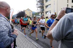 Trotz gelegentlichem Regen liessen sich die Läufer den Spurt um den Ägerisee nicht nehmen. (Bild: Werner Schelbert (Neue ZZ))