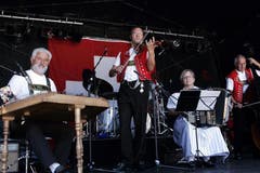 Die Alder Buebe an der 1.August-Feier auf dem Landsgemeindeplatz in Zug. (Bild: Werner Schelbert / Neue ZZ)