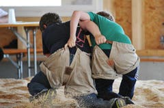 Beim Hosenlupf. (Bild: Corinne Glanzmann / Neue LZ)