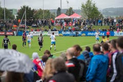 Dicht gedrängt am Spielfeldrand. (Bild: Maria Schmid)