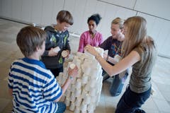 Die Kinder haben mit Freiwilligen der Service Civil International (SCI) an dem Theaterprojekt gearbeitet. (Bild: Pius Amrein (Neue LZ))