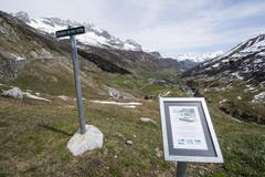 8. Mai 2014: Die Strasse ist nur bis Tiefenbach geöffnet. (Bild: Keystone)
