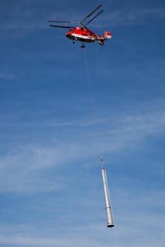 Der Helikopter mit einem Masten. (Bild: pd/Raju Boog)