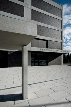 An der Ruopigenstrasse im Stadtteil Littau, vor der Kantonsschule Reussbühl, steht der Neubau. (Bild: Pius Amrein (Neue LZ))