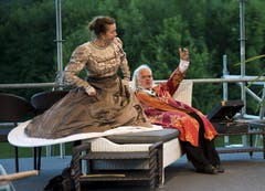 Katja Kurze als Cosima Wagner, links, und Albrecht Hirche als Richard Wagner, rechts (Bild: Keystone)