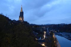 Bern am Abend, mit dem Berner Münster. (Bild: Bruno Ringgenberg)