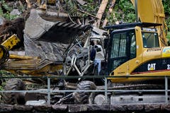 Ein ferngesteuerter Bagger im Einsatz. (Bild: Pius Amrein / Neue LZ)