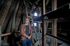 Kantonsarchäologe Jürg Manser im Luegislandturm. (Bild: Pius Amrein / Neue LZ)