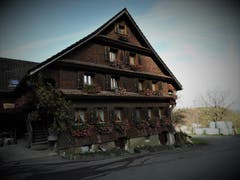 "Wer das Alte zerstört, ist des Neuen nicht wert" ! Mit grosser Liebe wurde dieses wunderschöne "Oberwil-Heimetli" geschmückt. (Bild: Margrith Imhof-Röthlin)