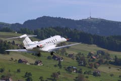 Der PC-24 schwebt in der Luft. (Bild: Pilatus Aircraft Ltd)