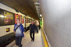 Einmaliger Moment: der Ausstieg der LZ-Abopassgruppe aus Luzern in in der Multifunktionsstelle Sedrun. (Bild: Antonio Russo)
