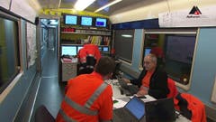 Rasendes Büro: 159,9 Stundenkilometer. (Bild: Alptransit Video)