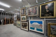 Ein Einblick in das Gebäude. Zu sehen ist einer der Lagerräume. (Bild: Pius Amrein (Neue LZ))