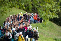 Schulkinder aus sämtlichen Kantonen der Schweiz marschierten aufs Rütli. (Bild: Keystone / Urs Flüeler)