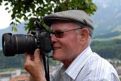 Josef Reinhard am Fotografieren. (Bild: Neue OZ / Robert Hess)