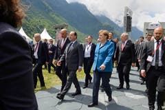 Bundesrat Alain Berset, Frankreichs Präsident François Hollande und die deutsche Bundeskanzlerin Angela Merkel treffen in Erstfeld ein. (Bild: Nadia Schärli)