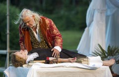 Fabienne Hadorn als Undine, unten, und Albrecht Hirche als Richard Wagner, oben (Bild: Keystone)