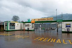 Blick Richtung Pilatus: Abgeschirmt und ziemlich veraltet präsentiert sich das Kleinfeld heute. (Bild: Corinne Glanzmann)