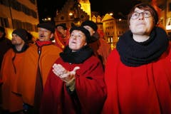 «Füür und Flamme» singen für Sandra Häfeli und Michael Häfeli. (Bild: Werner Schelbert / Neue ZZ)