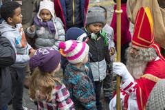 Selbstverständlich liess sich auch der Samichlaus blicken. (Bild: Maria Schmid / Neue ZZ)
