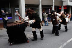 Einige Impressionen vom inoffiziellen Fasnachtsumzug Cham, beim Rigiplatz. (Bild: Patrick Hürlimann (Neue Zuger Zeitung))