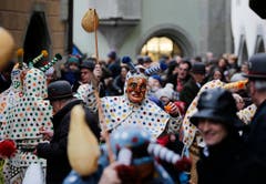 Im Gefolge finden sich auch Zünftler der Schreiner, Drechsler und Küfer. (Bild: Stefan Kaiser / Neue ZZ)