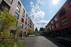 Das Pflegezentrum II in Baar ist fast fertig. Letzte Arbeiten werden unternommen. Der Bau steht neben dem Kantonsspital Baar. (Bild: Maria Schmid (Neue ZZ))