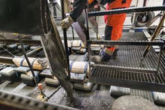 29. Oktober 2014: Beton wird aufs Trassee geleert. (Bild: Keystone)