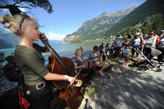 Unter freiem Himmel gaben die Musiker den Spaziergängern Konzerte. (Bild: Urs Hanhart)