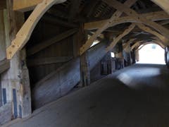 Alte Zimmermannskunst. Nach der Fertigstellung der neuen Brücke ist die alte Hergiswaldbrücke wieder in den urprünglichen Stand zurückgebaut worden (Bild: Hans Scheidegger)