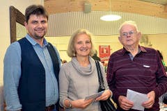 Hünenberg: V. l.: Peter Schmid, Beatrice Covaci und Alois Müller. (Bild: Claudia Surek)