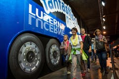Ein überdimensionaler Bus wartet auf die Olma-Besucher. (Bild: Philipp Schmidli)