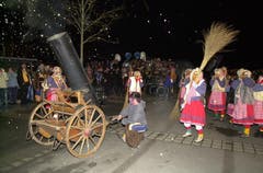 Der Startschuss zur Giswiler Fasnacht 2005. (Bild: Neue OZ / Josef Reinhard)