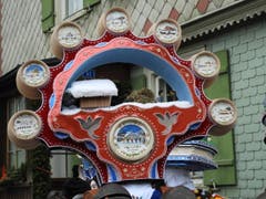 Was für eine grosse Liebe zum Detail ! Hoffentlich geht diese schöne Tradition vom Silvester-Klausen in Urnäsch noch lange nicht verloren. (Bild: Margrith Imhof-Röthlin)