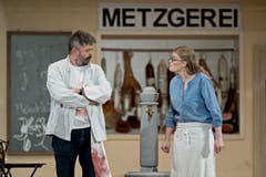 Eugen Burkhard (als Karl Sieber, links) und Julia Krauer (als Senta Sieber). (Bild: Pius Amrein / Neue LZ)