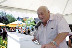 1. August-Feier auf dem Gemeindeplatz in Baar. Im Bild Festredner Kurt Uster. (Bild: Werner Schelbert / Neue ZZ)