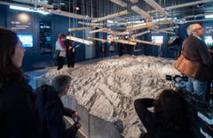 Die Ausstellung zum Gotthardmassiv zieht viele Besucher an. (Bild: SAMUEL GOLAY/TI-PRESS)