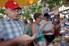In Baar wird die Nationalhymne gesungen. (Bild: Werner Schelbert / Neue ZZ)