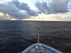 Abenteuer für mich und vielleicht auch für ihn, öfter mal per Kreuzfahrt-Schiff entfliehn. Weltstätte, Strände und andere Kulturen sehn, das macht diese Reiseart so wunderschön! (Bild: Margrith Imhof-Röthlin)