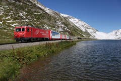 Ohne den Glacier-Express (hier am Oberalpsee) ... (Bild: Leser André Niederberger)