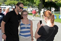 Ein Erinnerungsfoto mit Josh Holden. (Bild: Christian Herbert Hildebrand / Neue ZZ)