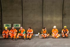 Verdiente Kaffeepause für die Arbeiter im Gotthard-Strassentunnel. (Bild: Keystone / Alexandra Wey)