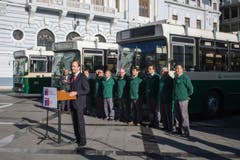So muss das sein: Während der Rede stehen Busse und deren Lenker in Reih und Glied. (Bild: Samuel Fuentes, Valparaiso)