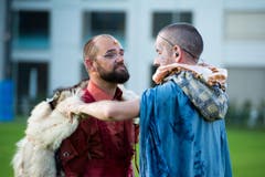 Das Theater Aeternam spielt am Mittwoch das Stück Ödipus auf dem Gelände des FC Kickers. (Bild: Dominik Wunderli (Neue LZ))