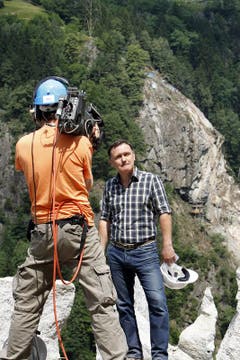 Das Schweizer Fernsehen (hier Oliver Bono) überträgt live. (Bild: Keystone/Urs Flüeler)